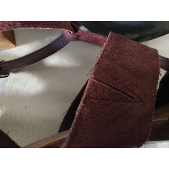 MI IM HEELS SIZE 9US POINTED TOE , STACKED BLOCK HEEL‎ T STRAP BURGANDY - Picture 9 of 12